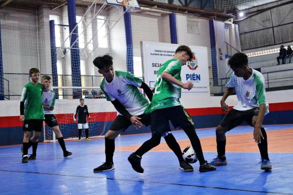 [Emoções no Futsal Sub13: Piên Avança às Finais após Partida Eletrizante]